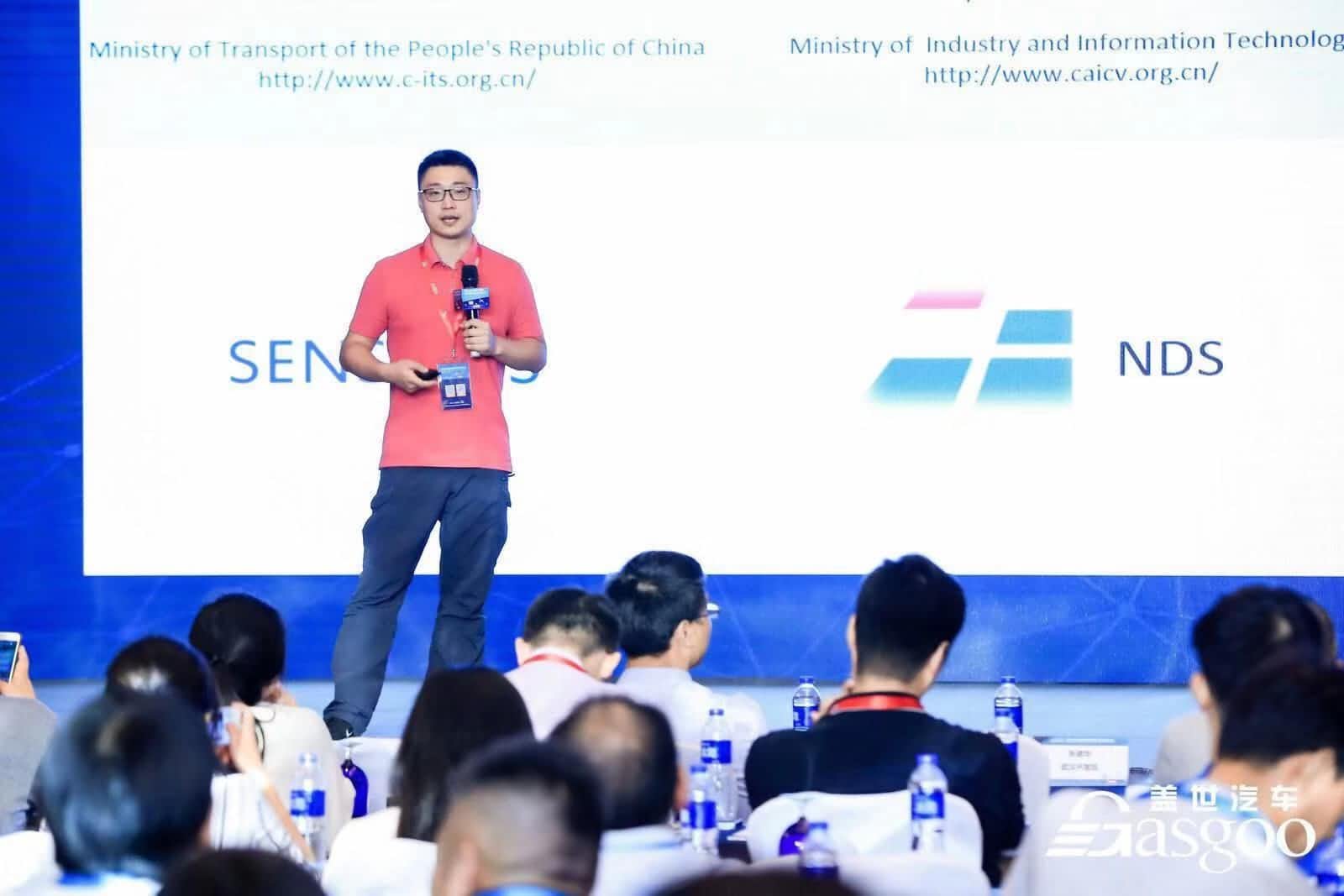 ��������嫣�����ʵʱ�Զ���ʻ�߾��ȵ�ͼ����